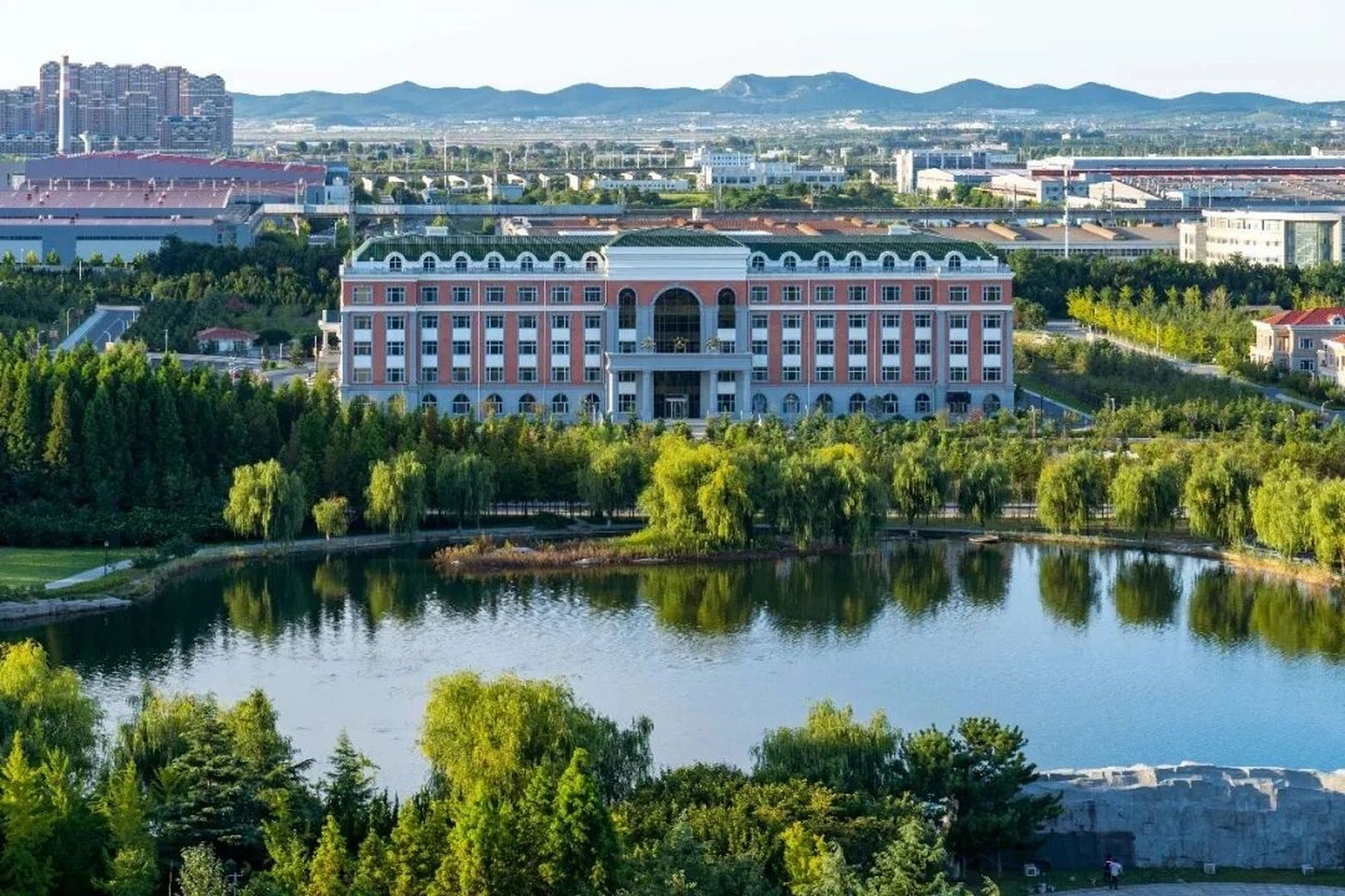 辽宁对外经贸大学(辽宁十大臭名职业学院)-图1