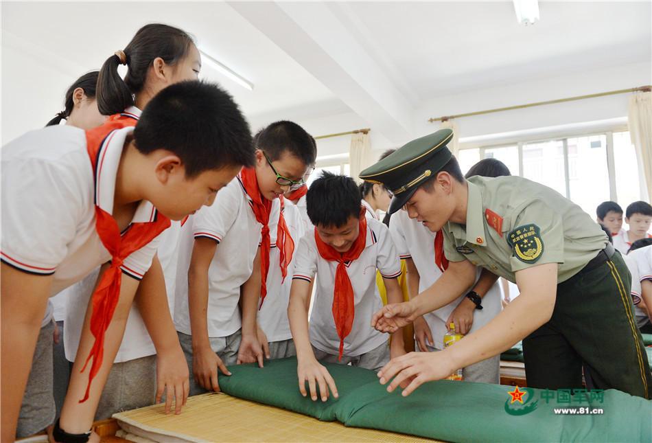 小学升初中军训一般在干什么(小升初军训需要准备什么东西)-图1