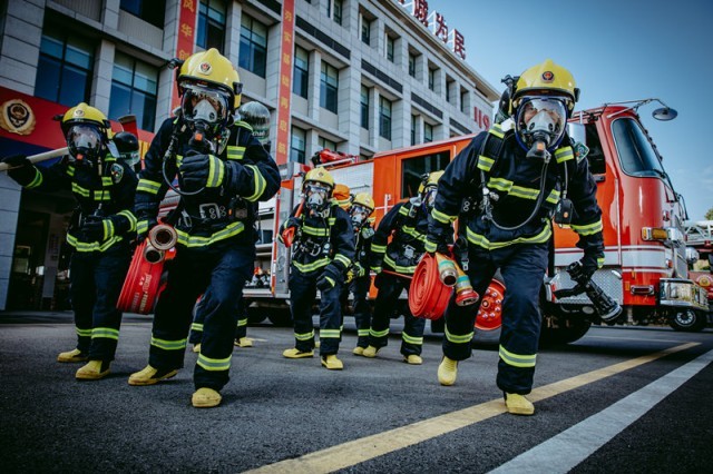 普通人可以去当消防员吗 怎么去上班-图1